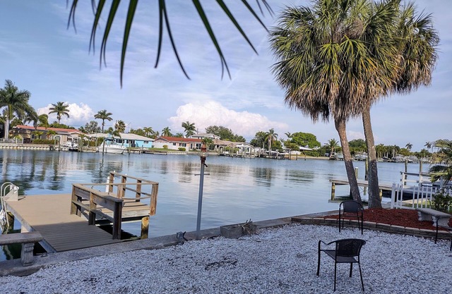 Amazing 1B/1B Waterview, main level Apt. AS3