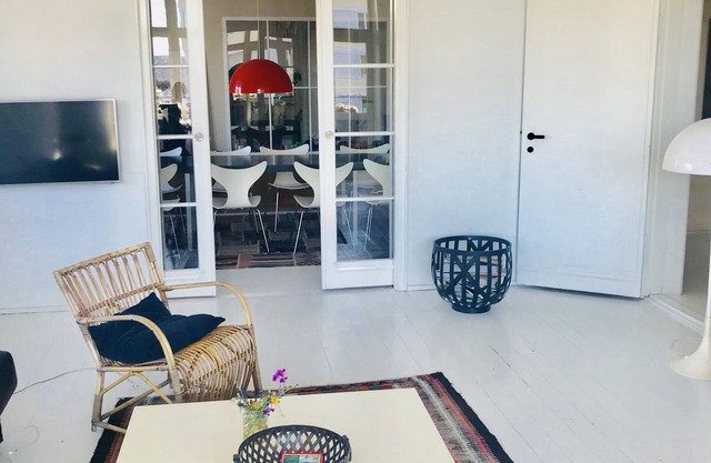 AMAZING 200 SQM APARTMENT OVERLOOKING THE CANALS OF COPENHAGEN.