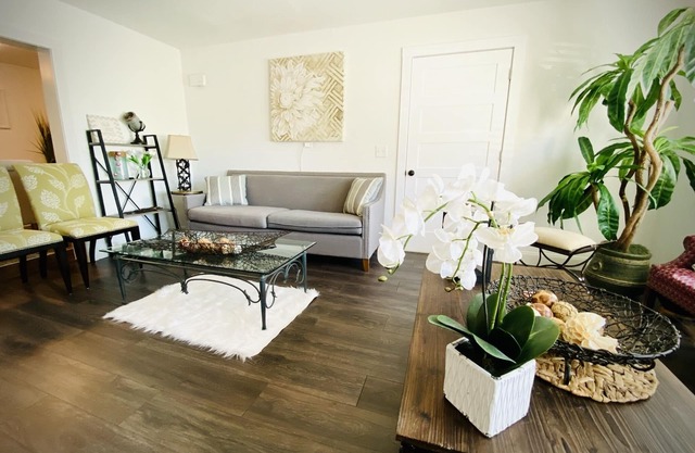 AMAZING 3 bedroom -15 miles from Venice beach.