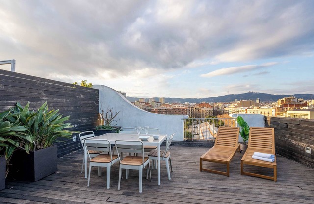 Amazing 3 bedroom penthouse in Plaza España
