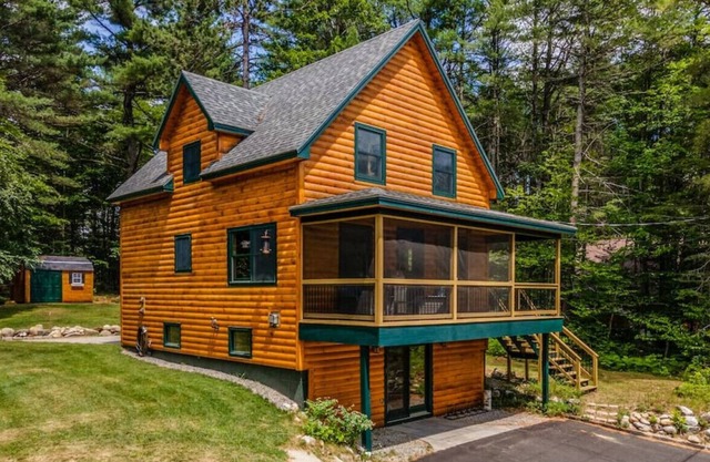 AMAZING 3BD MOUNTAIN ESCAPE | SLEEPS 8 | HOT TUB