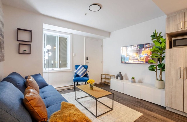 Amazing 4 Bedroom Unit in Downtown