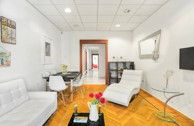 Amazing 4BDR apt in Plaka+Netflix/VaccinatedHost