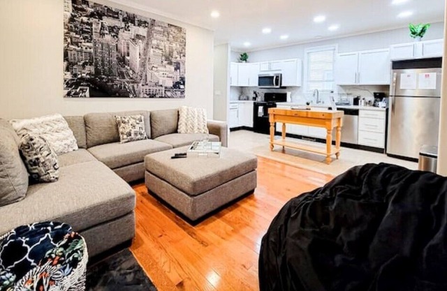 *AMAZING* 7-Bedroom home with Game room & Hot tub