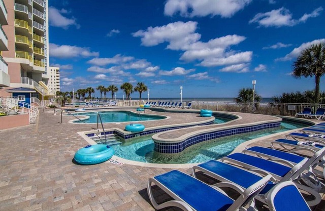 Amazing Amenities Directly Oceanfront 1BR sleeps 4-6 Full kitchen 1538