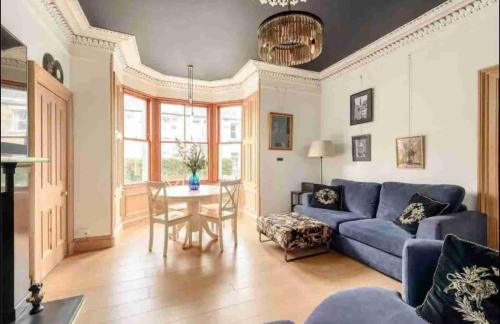 amazing apartments - Avondale Pl by Stockbridge