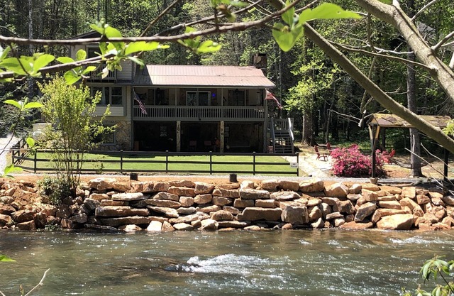 Amazing Aska Adventure Fishing, Tubing, Kayaking Home on the North Toccoa River!