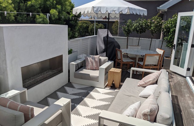 Amazing Beach House In Manhattan Beach, Near Town! Steps to Beach!