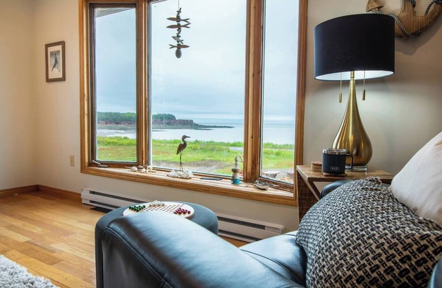 Amazing Beach House on the Coast of The Bay of Fundy equipped with only the best.