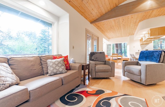 Amazing cabin close to lifts, brewery, dining, hiking and biking.