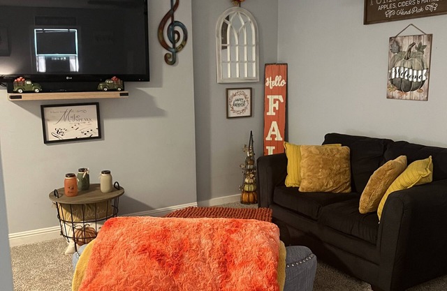 Amazing Detached Guest Suite close to everything