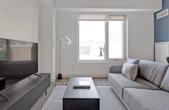 Amazing Fenway Studio w/W/D, Conc, & Gym, near T, by Blueground