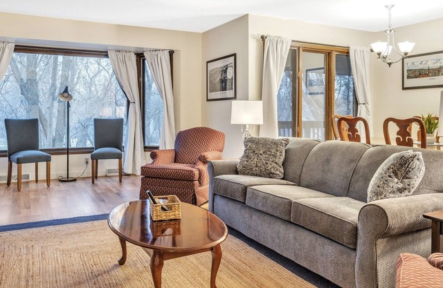 Amazing Hideaway - Short walk to Hoyt Park! by RedAwning