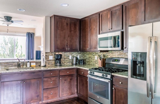 Amazing Hillsboro 2BR w/W/D, nr Coffee, Park, Groceries, by Blueground