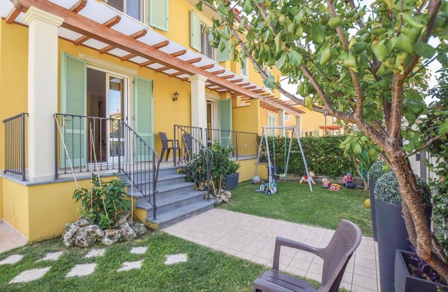 Amazing home in Capezzano Pianore LU