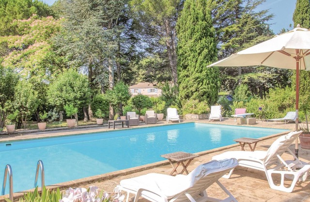Amazing home in Lançon de Provence