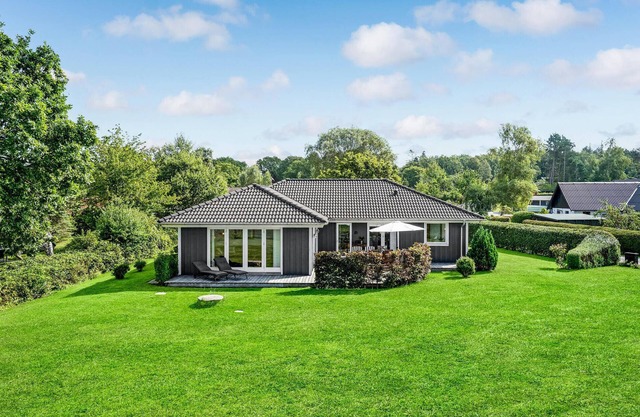 Amazing home in Ebeltoft with kitchen
