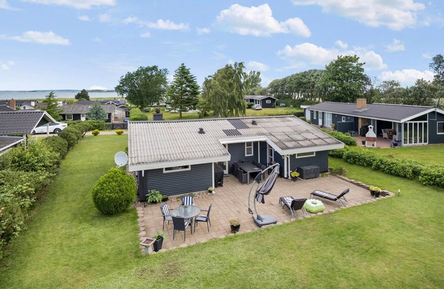 Amazing home in Faaborg with WiFi