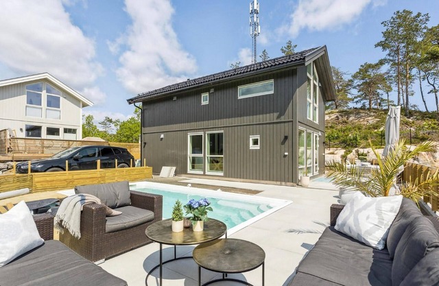 Amazing home in Færvik with WiFi