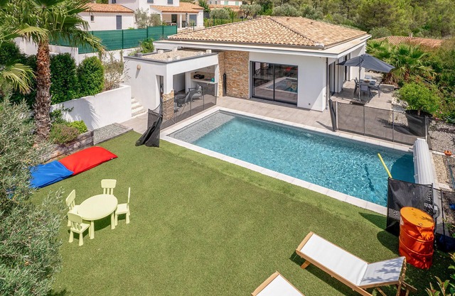 Amazing home in Solliès-Toucas