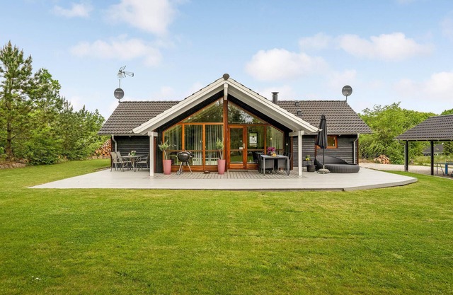 Amazing home in Glesborg with sauna