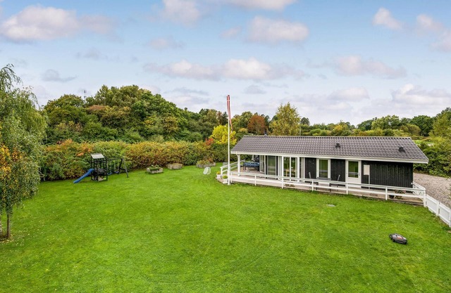 Amazing home in Glesborg with WiFi