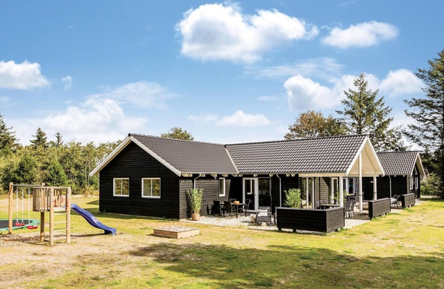 Amazing home in Henne with sauna