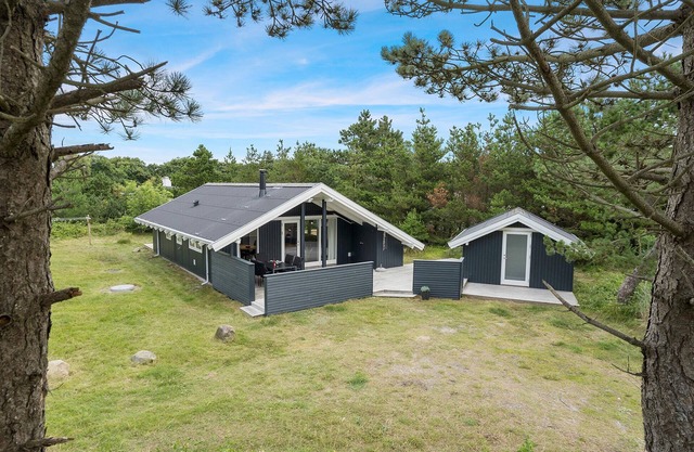 Amazing home in Hvide Sande with WiFi