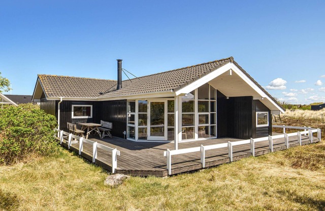 Amazing home in Ringkøbing with kitchen