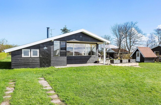 Amazing home in Snedsted with kitchen