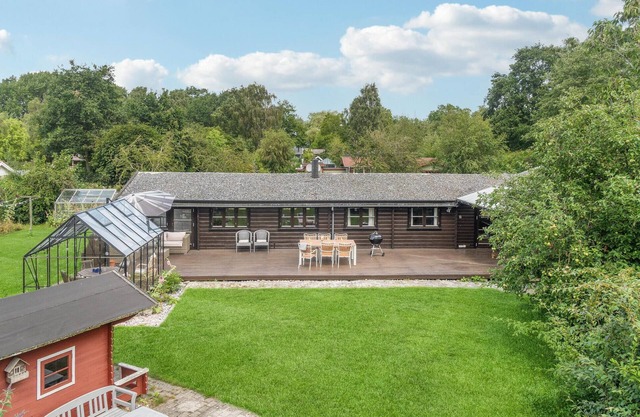 Amazing home in Stege with kitchen