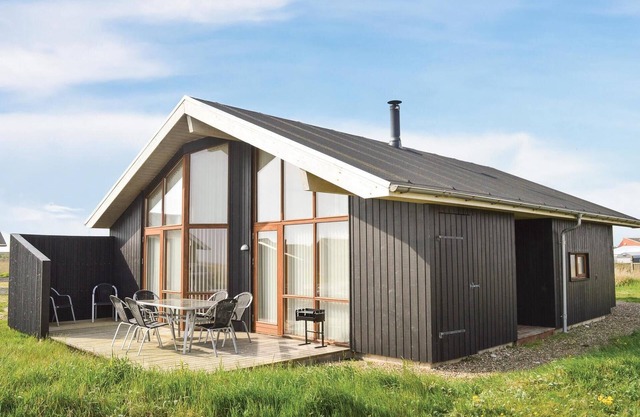 Amazing home in Ulfborg with WiFi