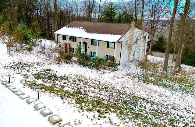 Amazing Home Near Town with Game Room, King Beds, Great Views, and a Gym.