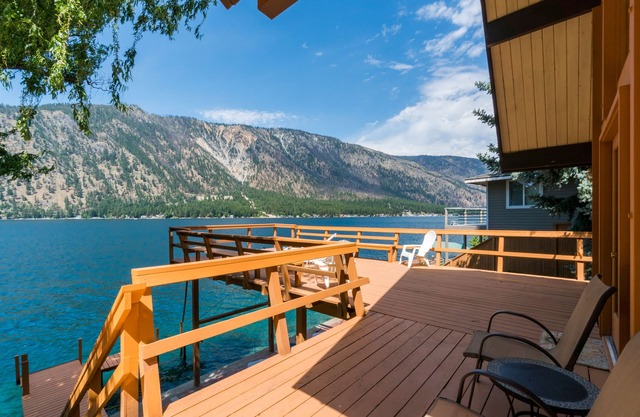 Amazing lakefront home with 140-feet of waterfront, WiFi, & enclosed yard