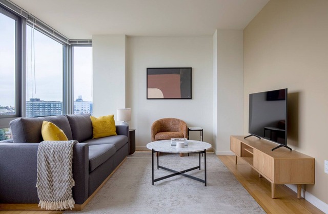 Amazing LIC 1BR w/Doorman, Pool & Gym, nr River, by Blueground