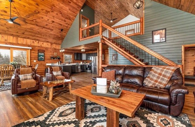 Amazing Log Cabin with Beautiful Views at Apple Canyon Lake