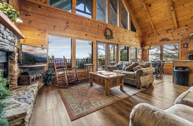Amazing Log Cabin with Awesome Views!