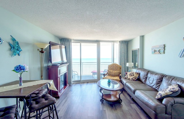 🌟 Amazing Luxury Direct Ocean Front 1BD/1BA, Modern Decor. Great Location!