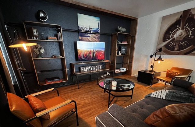 Amazing McKinney Ave Apartmet