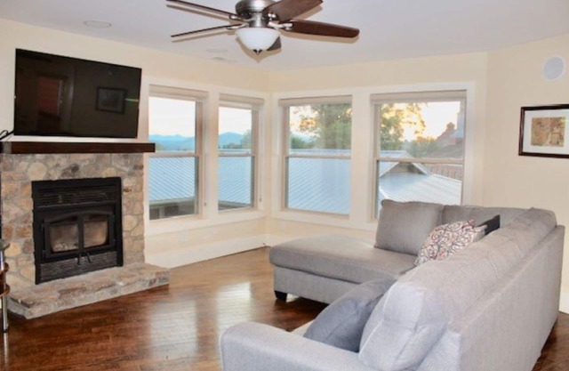 Amazing Mountain and City Views with Short Walk to Downtown Asheville
