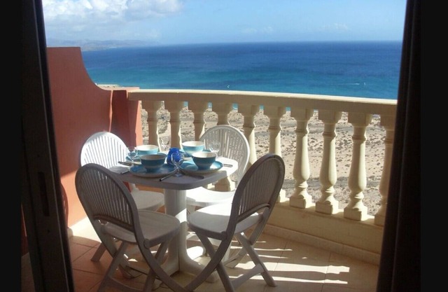 AMAZING OCEAN VIEW MODERN APARTMENT WITH FREE WiFi.