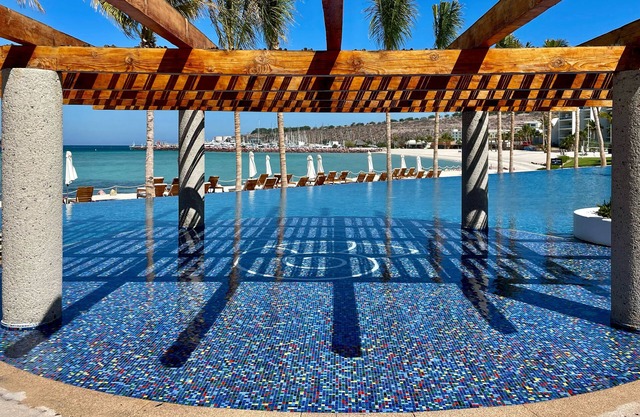 Amazing Oceanview Suite with Beach Club Access & Golf Cart