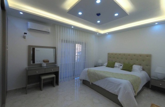 Amazing one Bedroom Apartment in Amman, Elwebdah 2