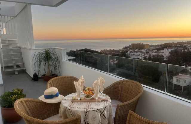 Amazing Penthouse with Spacious Roof Top Terrace