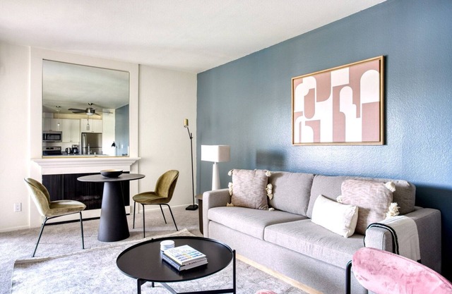 Amazing Pasadena 1BR w/Gym & Pool, nr Colorado Ave, by Blueground