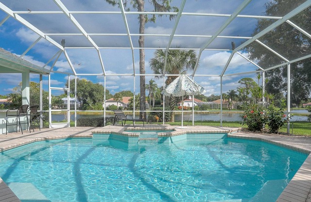 Amazing Pool, near Beach, Lakefront, Bahama Mama