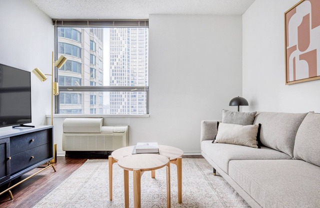 Amazing Streeterville 1BR w/Gym, Pool, near Navy Pier, by Blueground
