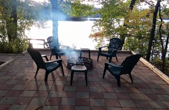 AMAZING SUNSETS! Big Bass Lake Cottage! Swim,boat,fish!