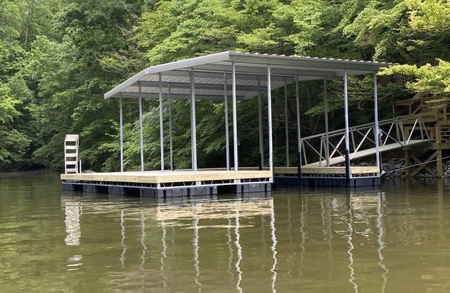 Amazing Tims Ford Lake Home - Built 2021 - Private covered dock - Hot Tub