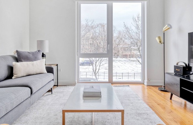 Amazing Uptown 1BR w/ Roof & W/D, 1 block to Red Line, by Blueground